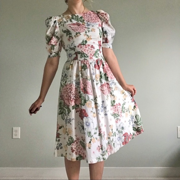 Vintage Cottagecore Floral Open Back Midi Dress 🌿 - Picture 8 of 17